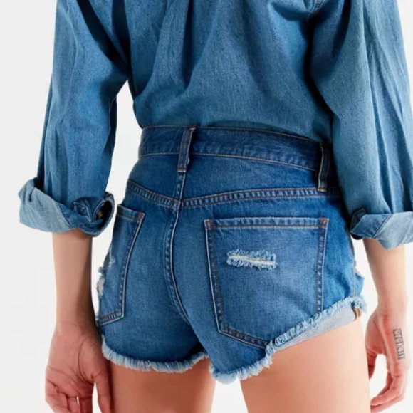 Urban Outfitters BDG Boyfriend Low Rise Distressed Cutoff Super Short Size 28 - Picture 2 of 8